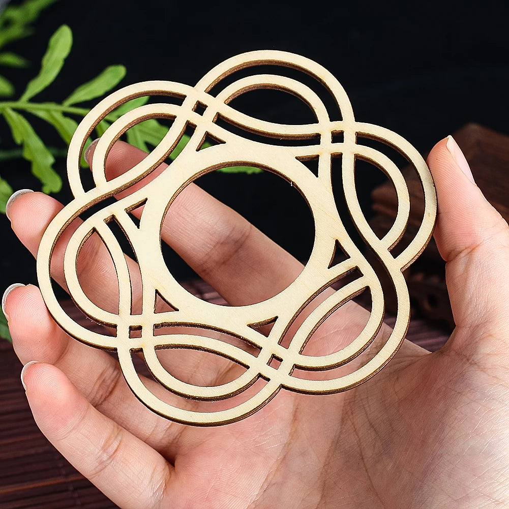 Kreativer Holz-Untersetzer im Cutout-Design – Dekorative Basis für Teekanne, Tisch & Küche im Boho Chic Stil