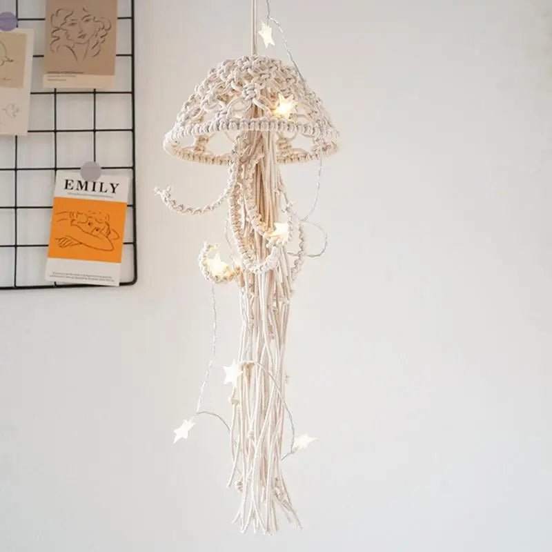 Nordic Macrame Dream Catcher aus Baumwollseil mit Lichterkette – Handgefertigter Wovener Jellyfish Traumfänger für kreative Raumdekoration