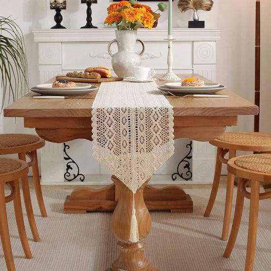 Boho Crochet Lace Tischläufer mit Fransen – Vintage Woven Baumwolle für Hochzeiten, Brautpartys & Landhausdekoration