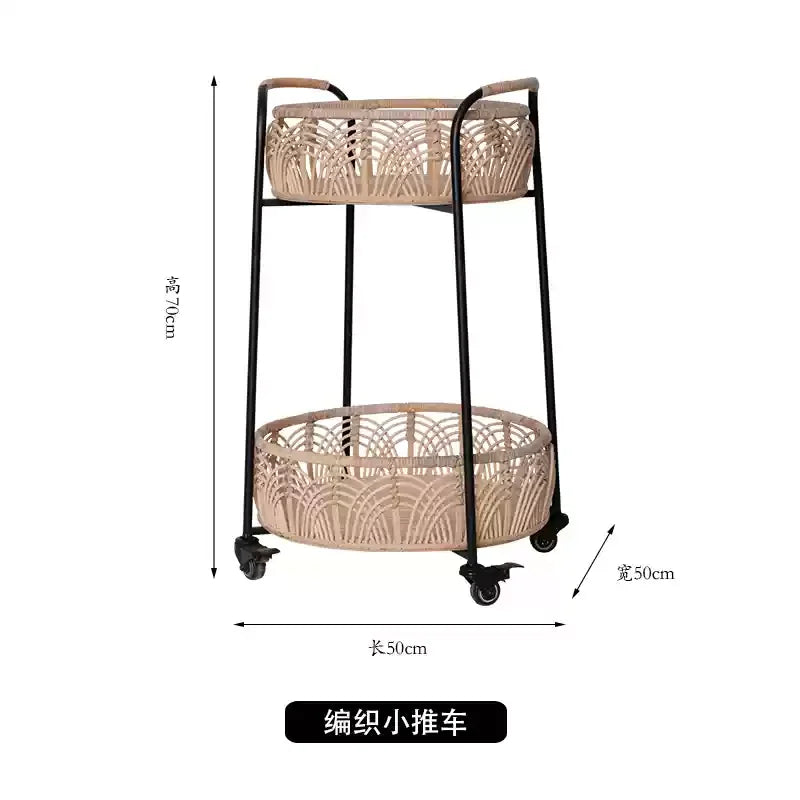 Stilvoller Kaffee-Tisch mit doppelter Rattan-Webung und schwarzem Metallrahmen, vielseitiger Sofa-Beistelltisch mit universellen Roll-Lagern