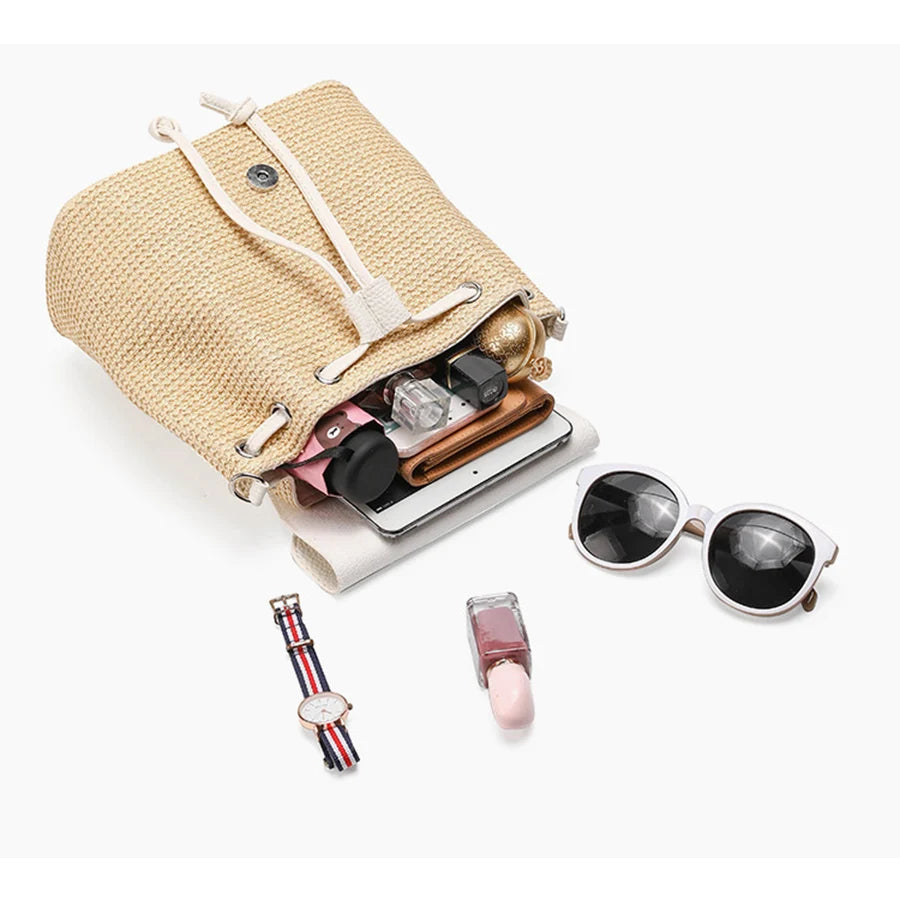 Straw & PU Backpack für Frauen und Mädchen – Trendiger Rucksack mit Kordelzug, hoher Kapazität, ideal für Reisen und Alltag