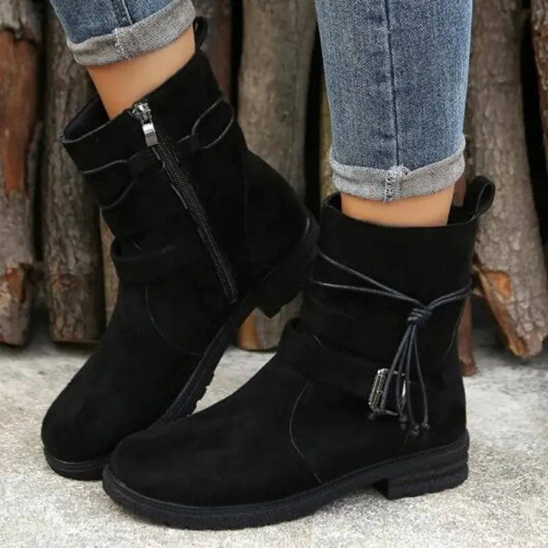 Damen Chelsea Boots aus Wildleder – Retro Gothic Motorradstiefel für Herbst & Winter – Bequeme Ankle Boots im Gladiator-Stil"