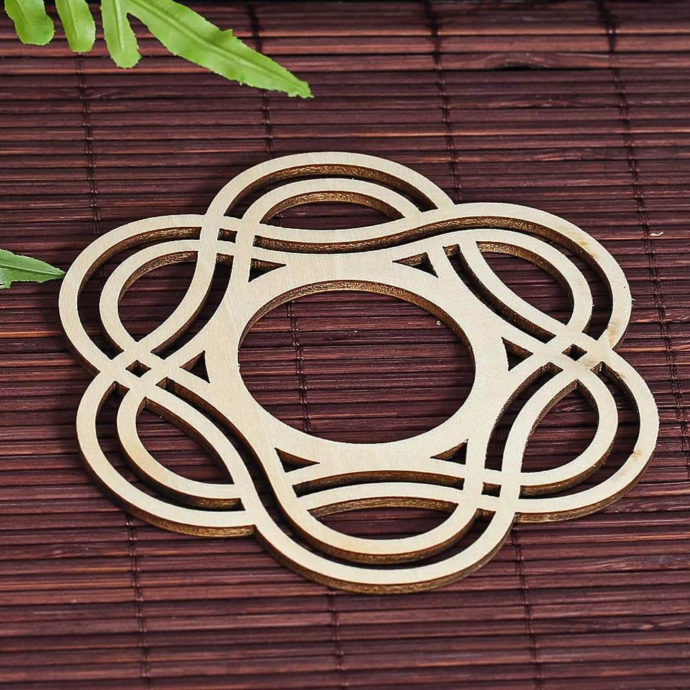 Kreativer Holz-Untersetzer im Cutout-Design – Dekorative Basis für Teekanne, Tisch & Küche im Boho Chic Stil