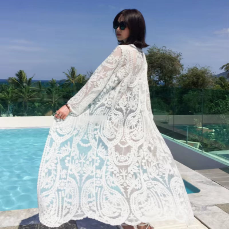 Weißes Spitzen-Sommermaxikleid – Sexy Long Sleeve Boho Beach Cover-up für Bikini und Urlaub