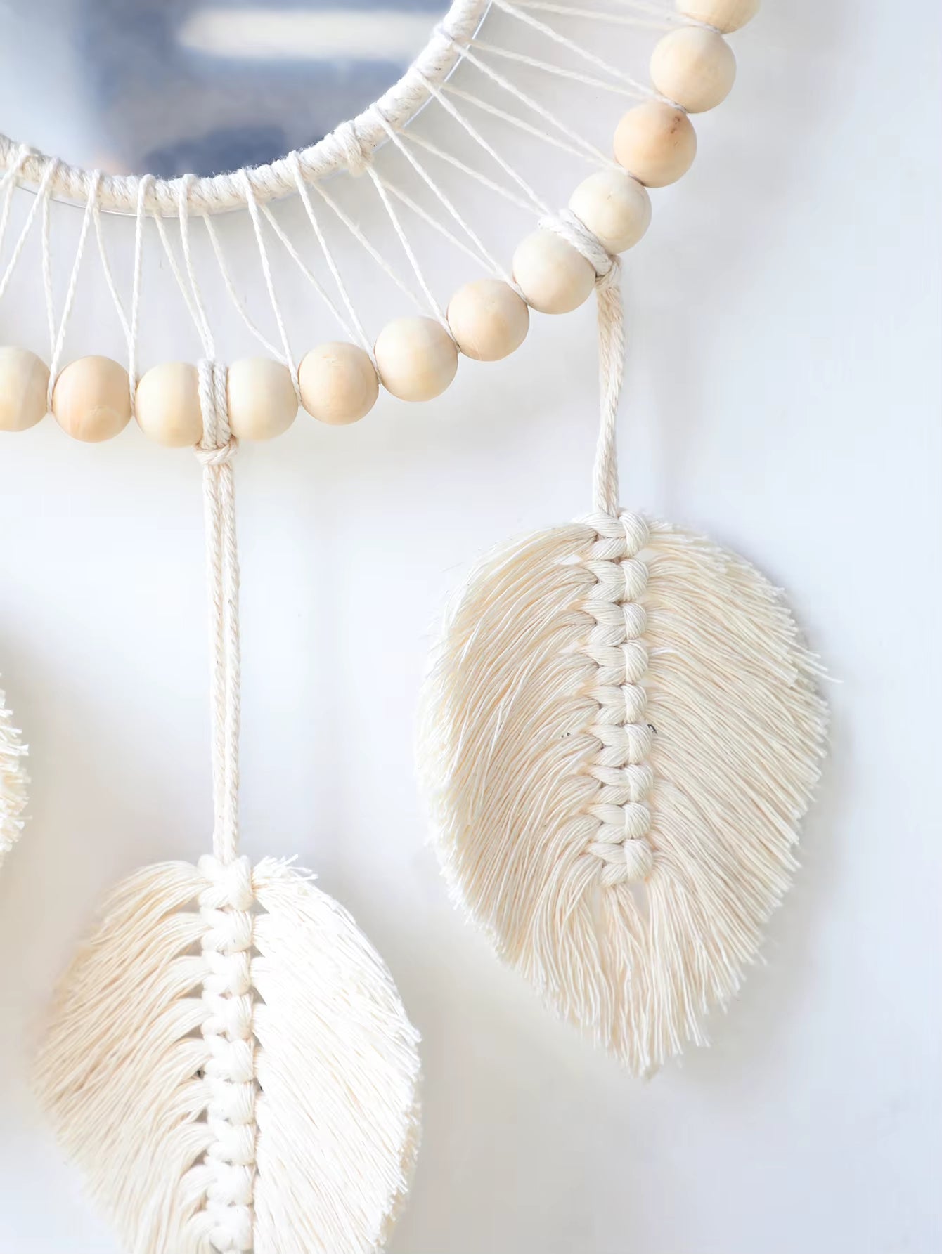 Handgefertigter Boho Wandspiegel – Macrame Weißes Blatt Design für Dein Zuhause